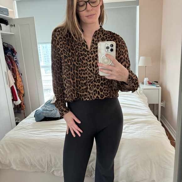 Leopard print blouse 🐆 - Picture 1 of 8